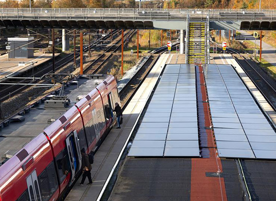 Ni nye solcelleanlæg skal give DSB mere vedvarende strøm