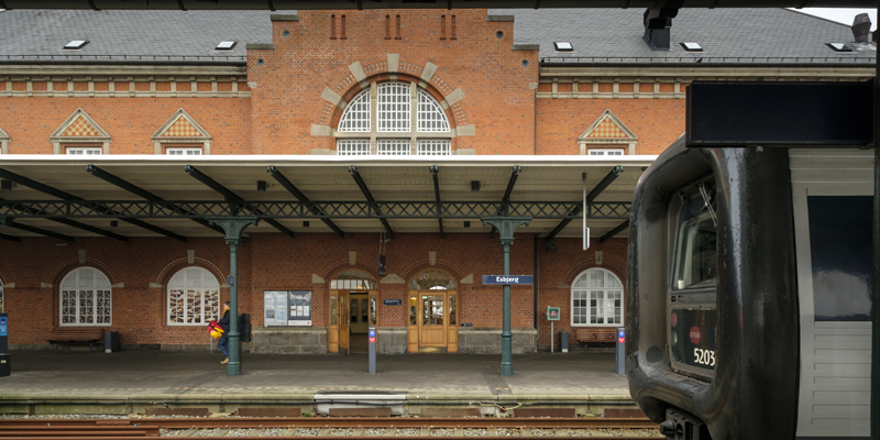 tog sønderborg til esbjerg